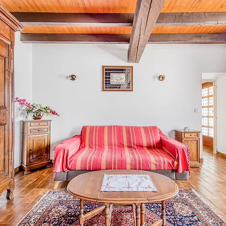 Maison Place De L'eglise Nyaraló *