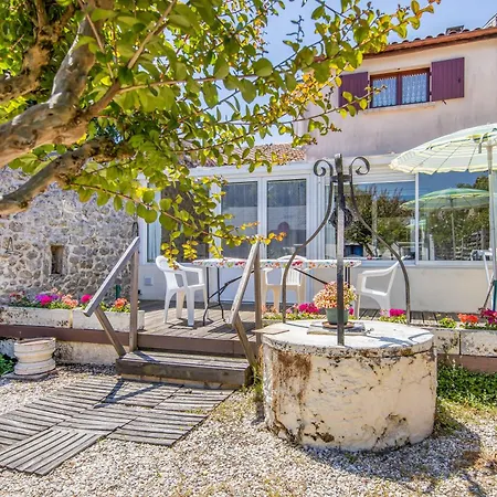 Holiday home Maison Place De L'eglise *