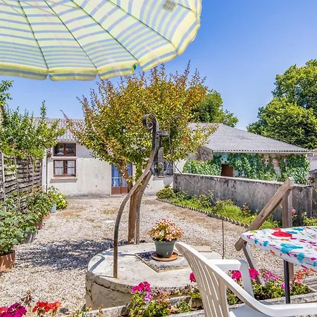 Holiday home Maison Place De L'eglise