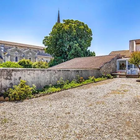 Holiday home Maison Place De L'eglise Vendays-Montalivet